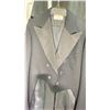 Image 9 : MENS JACKETS INCLUDING 4 TAIL COATS