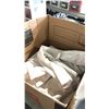 Image 1 : BOX OF WHITE PANTS