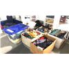 Image 1 : LARGE LOT OF TIGHTS AND FABRIC
