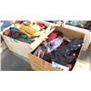 Image 2 : LARGE LOT OF TIGHTS AND FABRIC