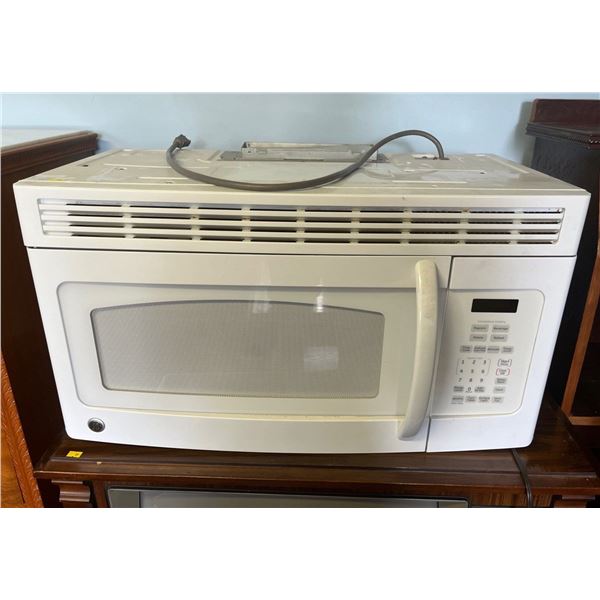 General Electric Hood Vent Microwave with Original Packaging