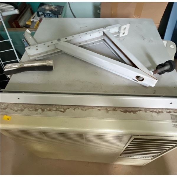 Danby Design Air Window Air Conditioning Unit with Mounting Brackets (works)
