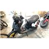 Image 2 : BLACK NO NAME GAS POWERED SCOOTER (FOR PARTS)