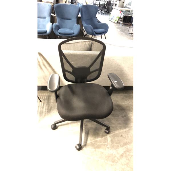 BLACK BERWOOD MESH BACK TASK CHAIR