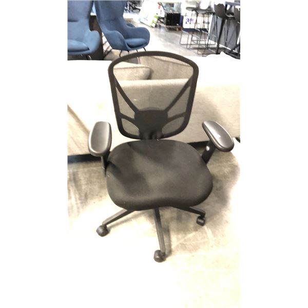 BLACK BERWOOD MESH BACK TASK CHAIR