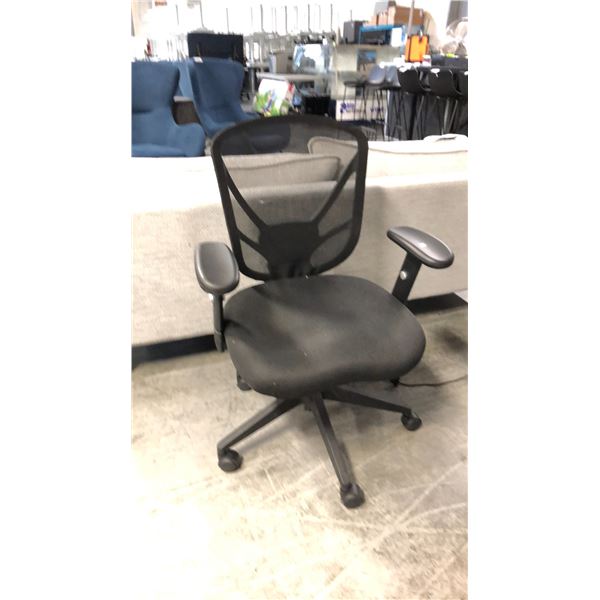 BLACK BERWOOD MESH BACK TASK CHAIR