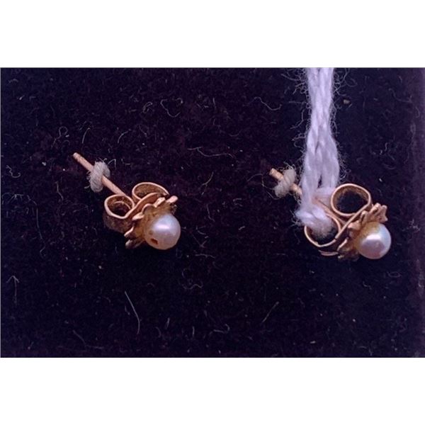 14k yellow gold studs with white pearls; total weight is 0.56 grams