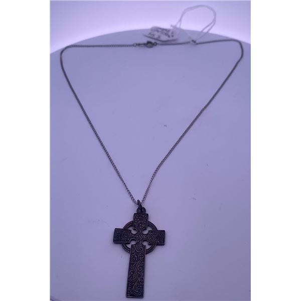 Silver (925) cross pendant with chain; total weight is 3.31 grams.