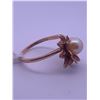 Image 2 : 10k yellow gold flower ring with white pearl; weighs 3.31 grams