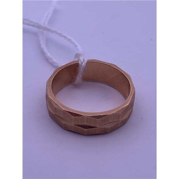 14k yellow gold ring; weighs 6.07 grams