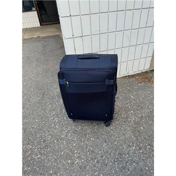 Super light, wheeled suitcase with four spinning wheels