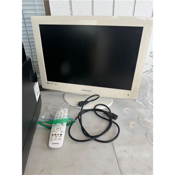 Samsung TV 19 inch with remote