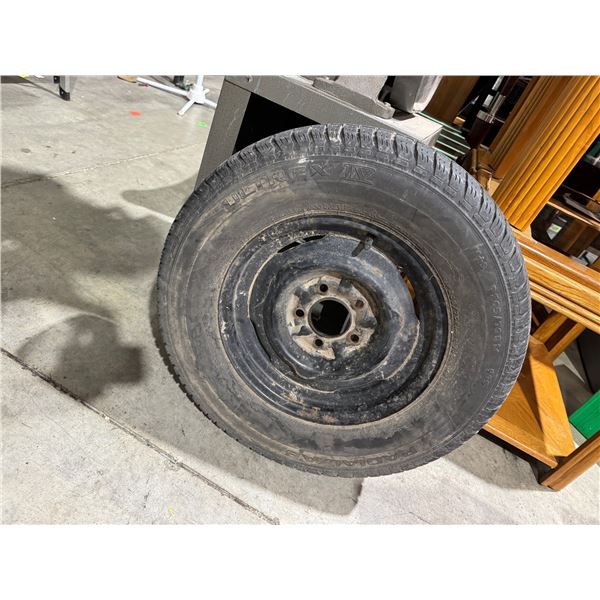 Tire on rim P205/70 R 14