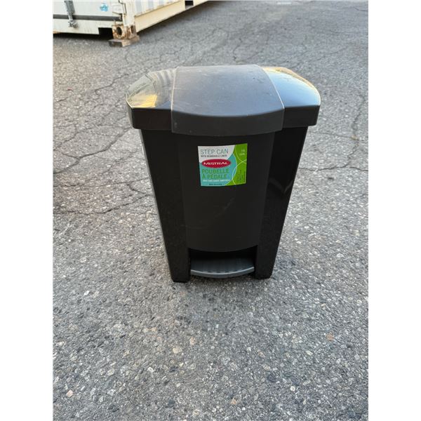 Step garbage can 5 gallon