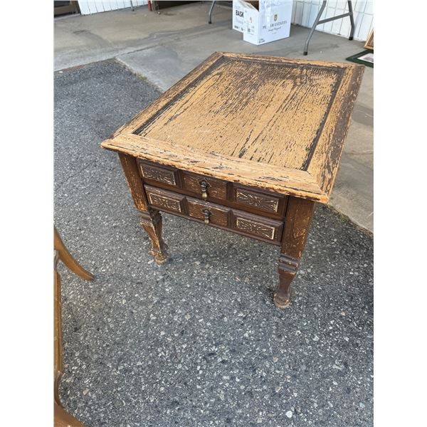 End table with two drawers