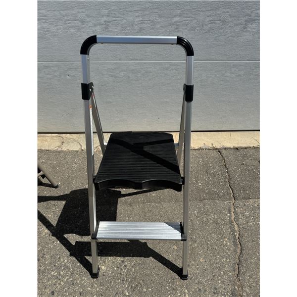 Folding stepladder