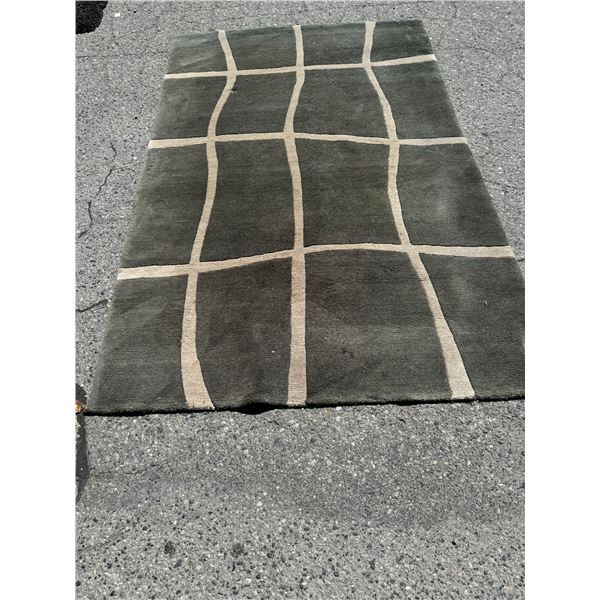 Area carpet 5' x 8' approximately