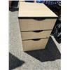 Image 1 : File cabinet