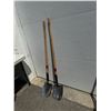 Image 1 : Shovels