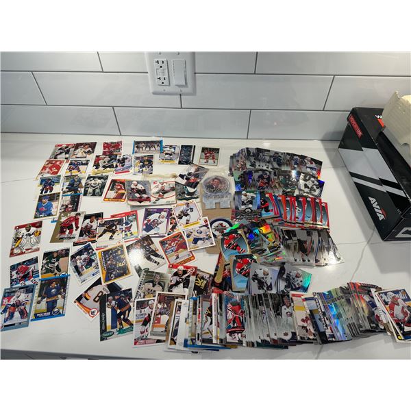 Large lot of hockey cards