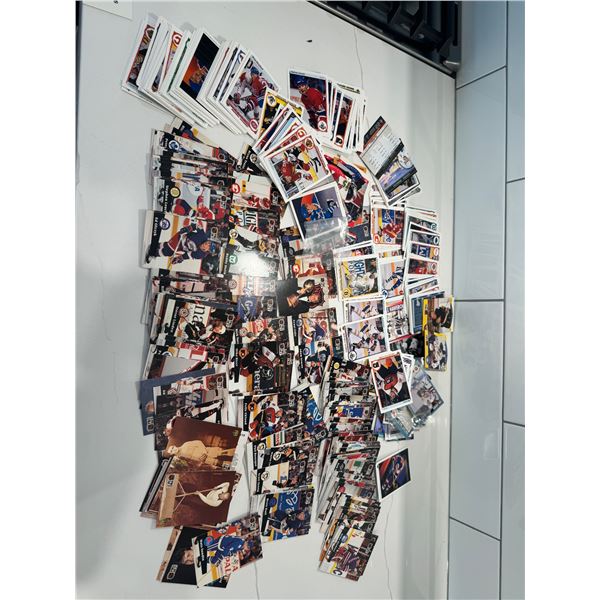 Assorted a lot of hockey cards