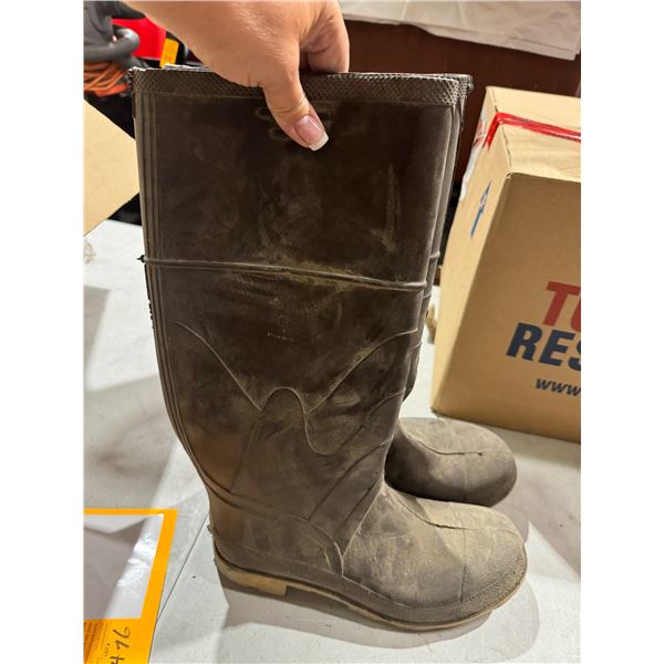 Steel toed boot size 10
