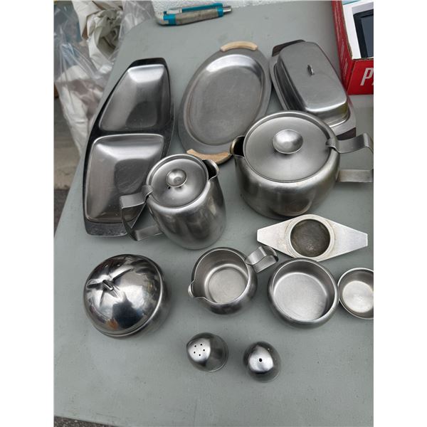 Vintage serving items