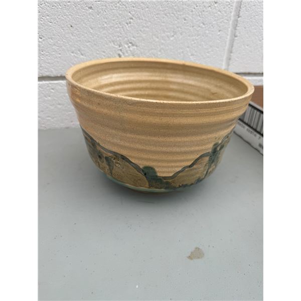 Pottery pot signed has small crack pictures