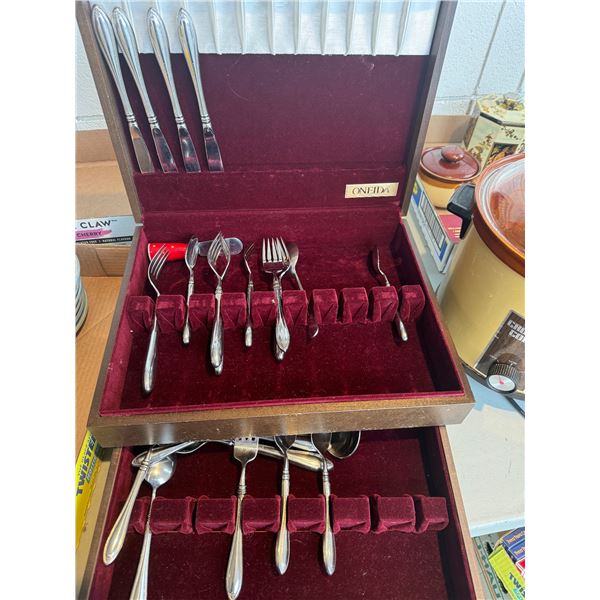 Cutlery in case
