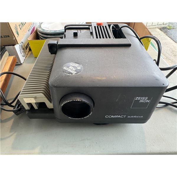 Zeiss Ikon compact slide projector