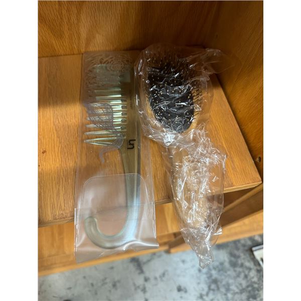 Unwashed comb and color proof brush