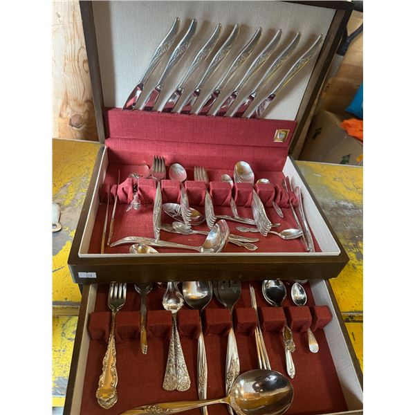 Cutlery in case