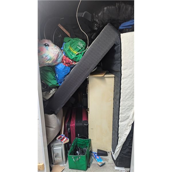 Storage locker contents 913 5x10