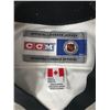 Image 3 : VANCOUVER CANUCKS TEAM SIGNED HOCKEY JERSEY (SEDIN, BIEKSA...)