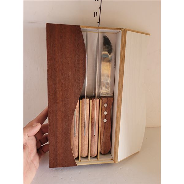 New | Boxed Set of Rosewood Niagara Cutlery Steak Knives