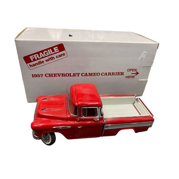 Die Cast Danbury Mint 1957 Chevrolet Cameo Carrier In Box