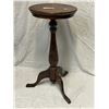 Image 1 : Wooden Pedestal End Table
