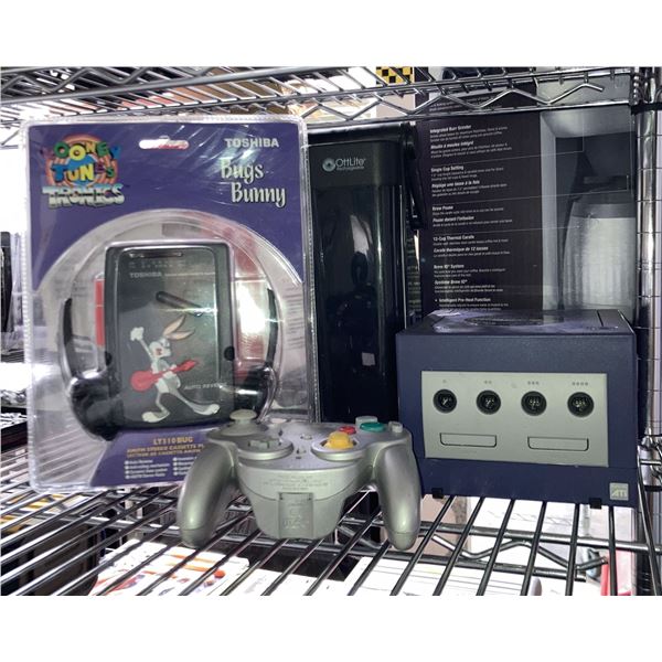 Group of Toshiba Bugs Bunny Looney Tunes Tronics, Gamecube & OttLite Rechargeable