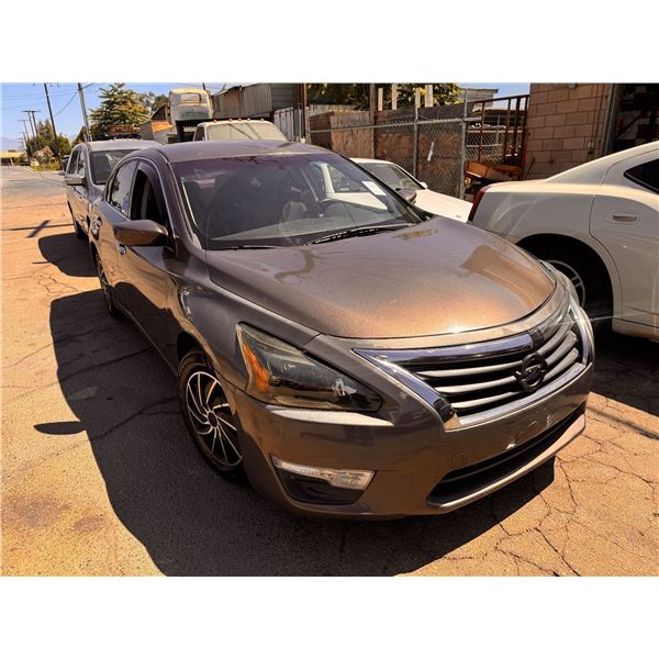 2014 Nissan Altima - CLEAN/121,779 Mi