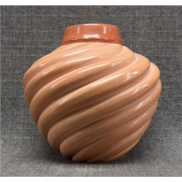JEMEZ POTTERY VASE (EMMA YEPA)