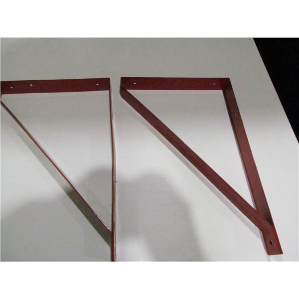 2 red shelf bracket