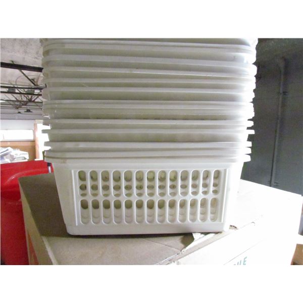 LOT OF 18 PLASTIC WHITE BASKETS
