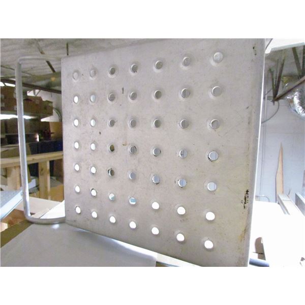 LADDER ATTACHMENT FOR PAINT TRAY