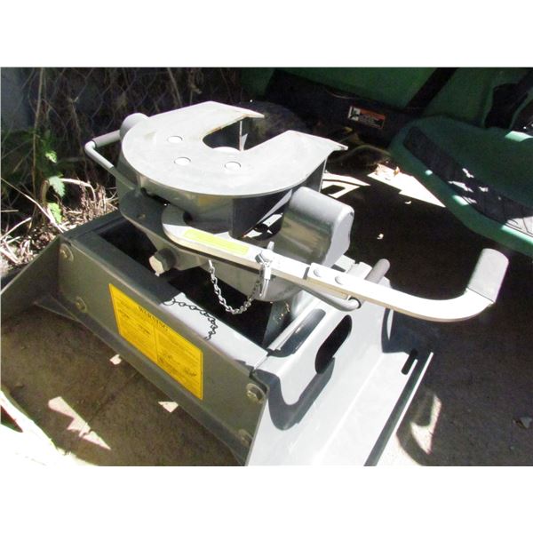5TH WHEEL HITCH, EXCELLENT CONDITION