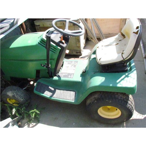 JOHN DEERE RIDE ON TRACTOR/ MOWER/ WITH BLADE
