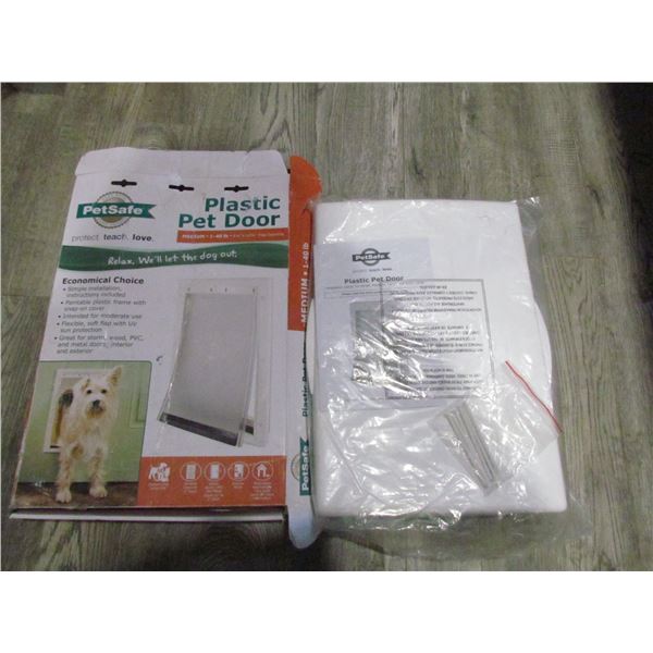 PET SAFE DOG DOOR, SIZE MEDIUM