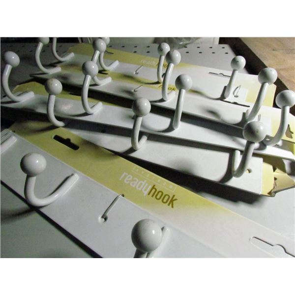 WHITE 4 HOOKS ON BAR, QUANTITY 5