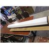 Image 1 : 4 FT FLUORESCENT LIGHT BLACK TRIM