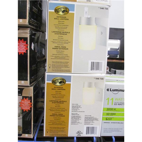 HAMPTON BAY WALL LIGHT X 2
