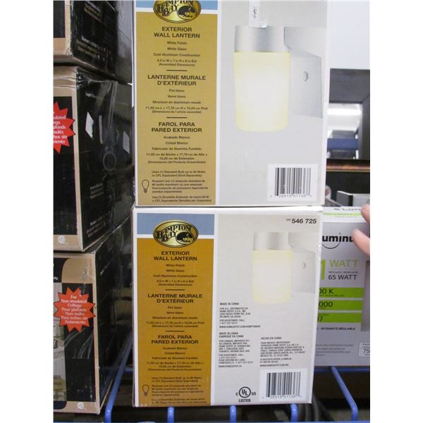 HAMPTON BAY WALL LIGHT X 2